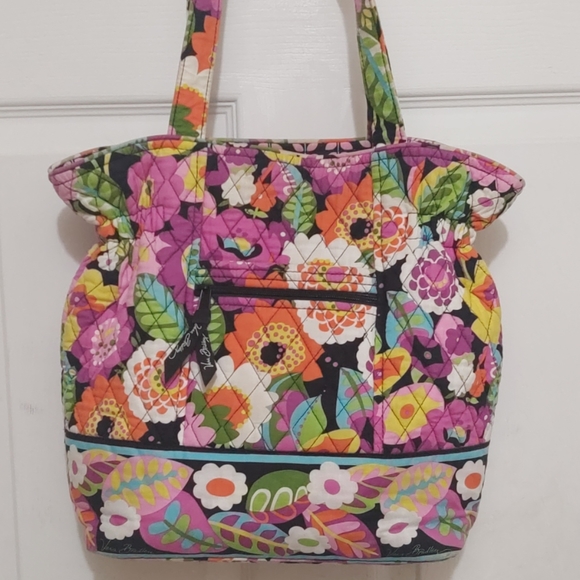 Vera Bradley colorful & fun shoulder bag. - Picture 2 of 6